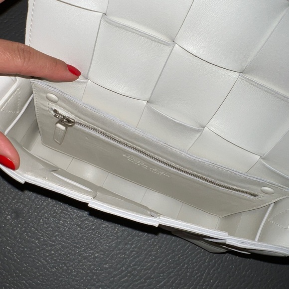 AUTHENTIC WHITE BOTTEGA VENETA CASSETTE HANDBAG - Picture 11 of 14